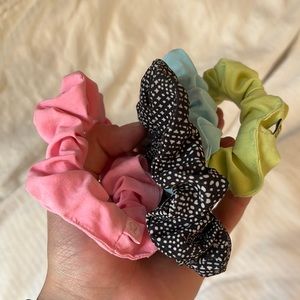 4 LULULEMON SCRUNCHIES